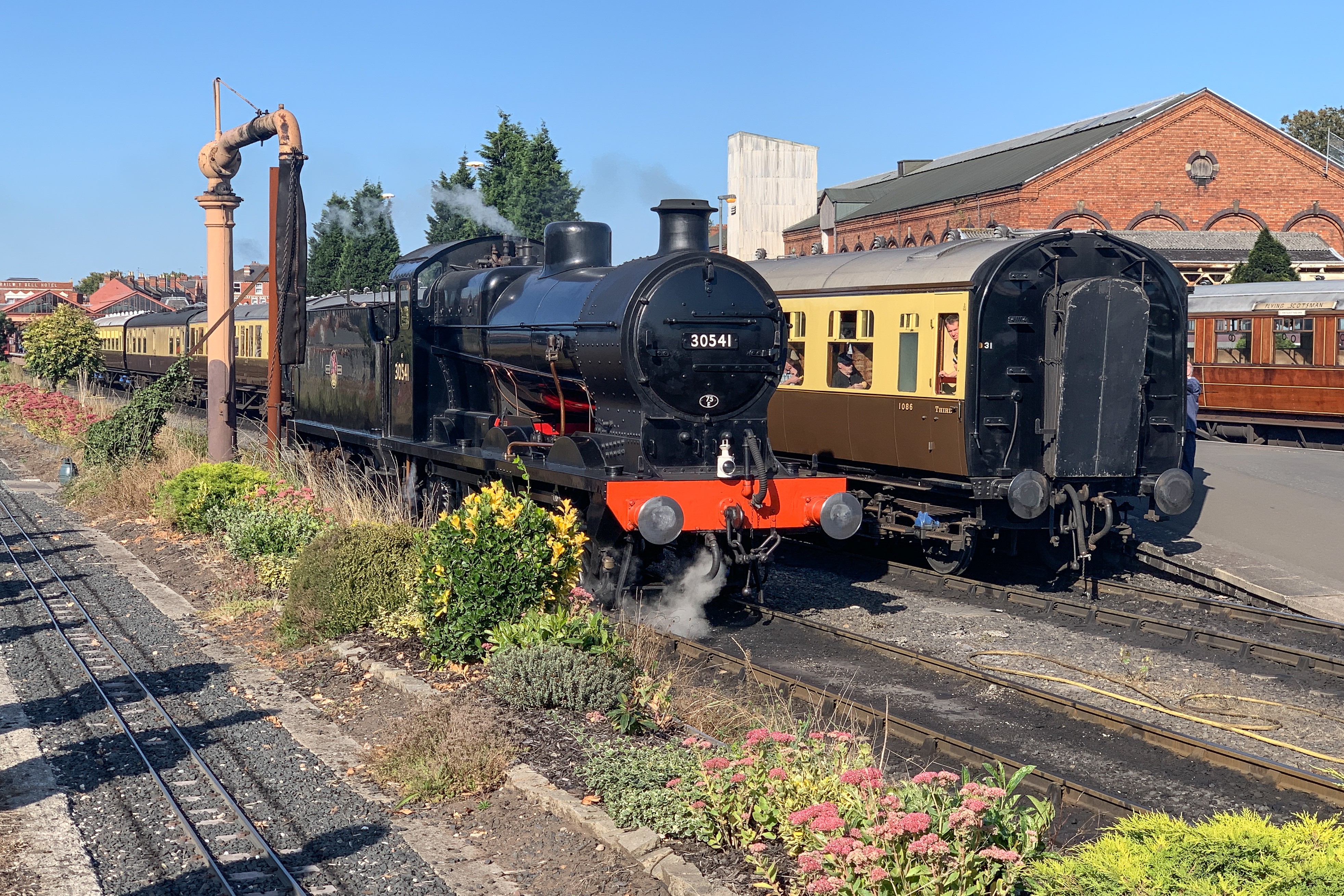 30541 waits its next turn at Kidderminster